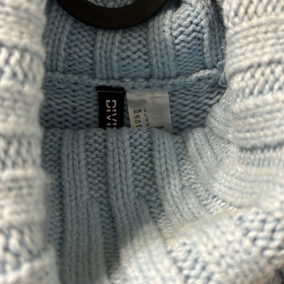 H&M light blue knit turtleneck vest 🩵 - Picture 2 of 3